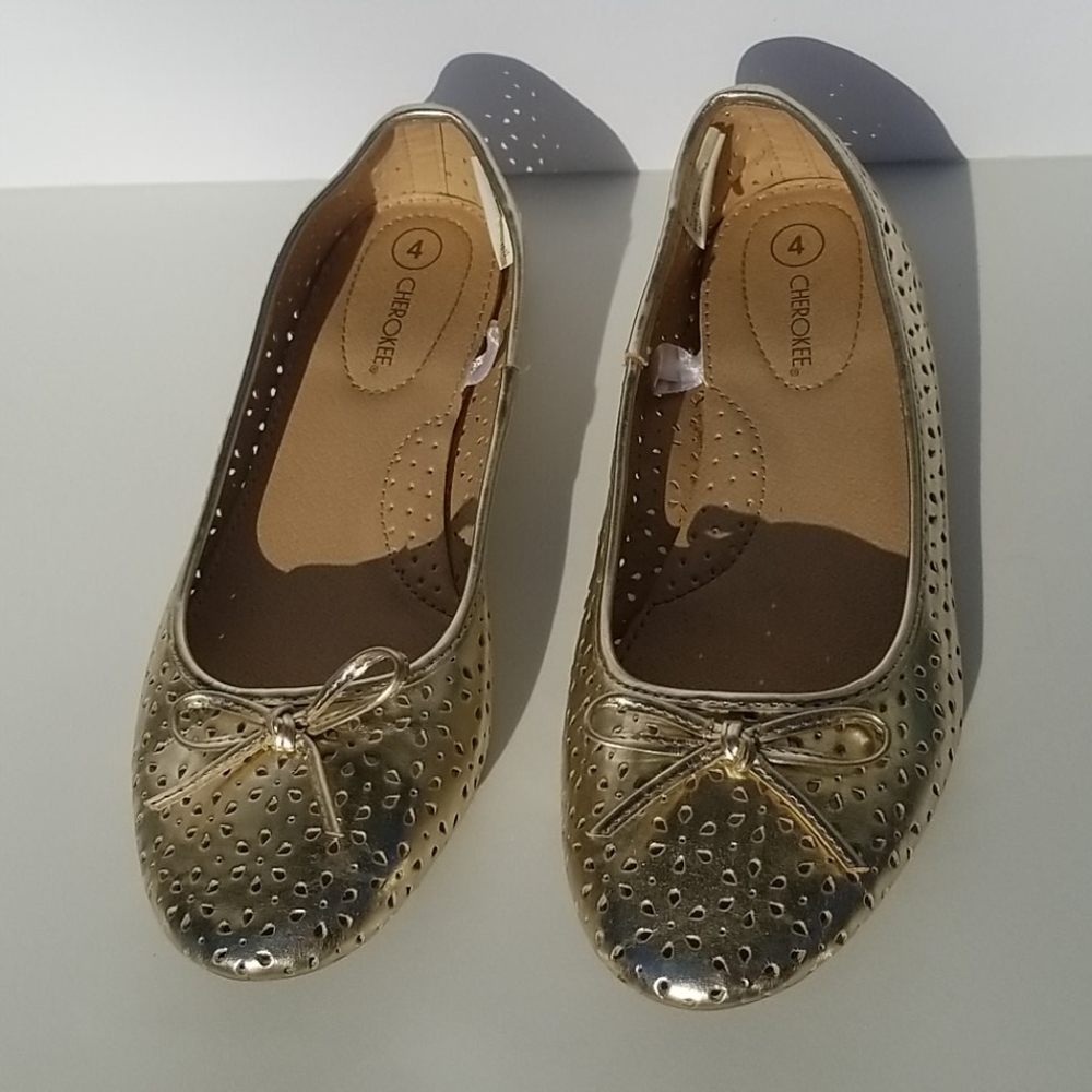 Cherokee gold shoes  Ballet flatsNWT size 4 Girls